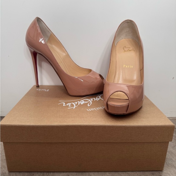 Christian Louboutin New Very Prive 120 in Patent Nude - Picture 6 of 8